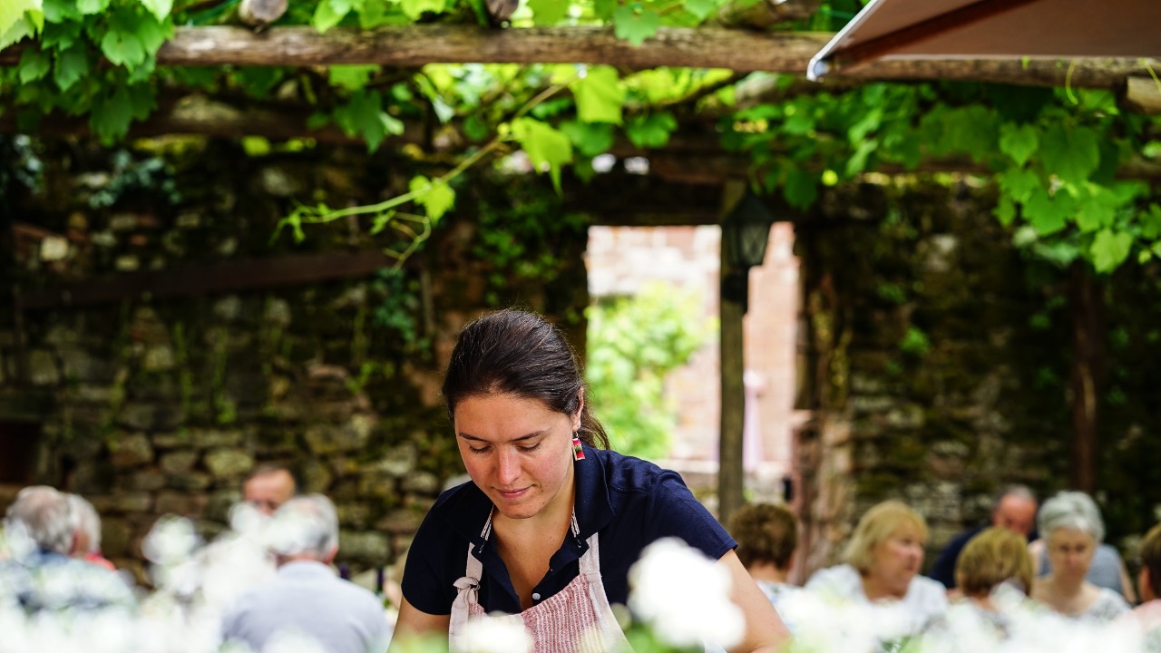 fraicheur de la treille de vigne au cantou à collonges la rouge