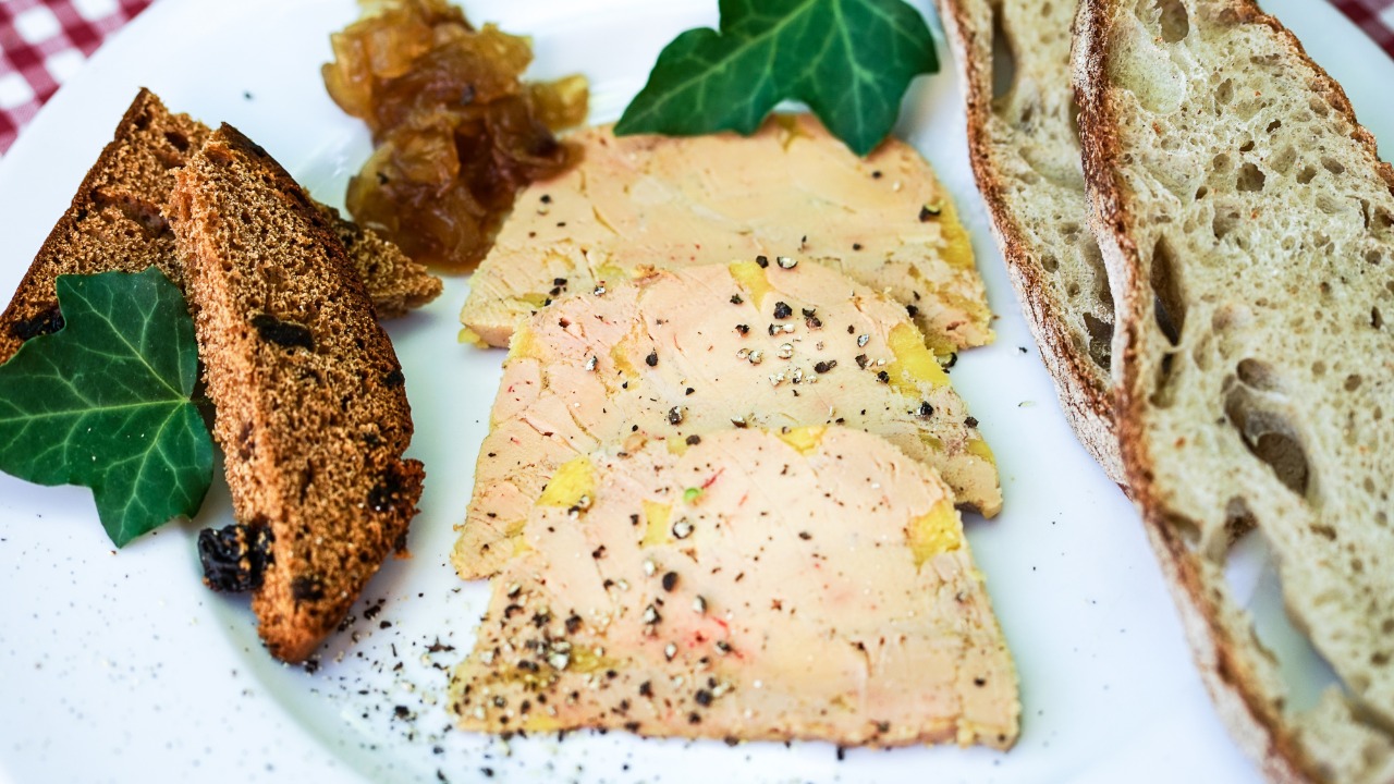 Foie Gras et Vin Paillé de Corrèze un assortiement parfait au Cantou à Collonges la Rouge